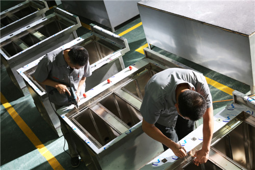 新賽德廚具設(shè)備安裝現(xiàn)場